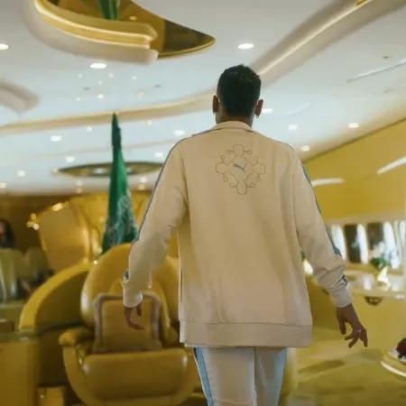 壕🤑内马尔乘坐沙特王子私人飞机价值2.2亿美元，有两层楼&内部全金装饰